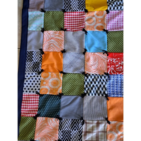 VINTAGE HANDMADE PATCHWORK QUILT 76 X 66 - Picture 8 of 9